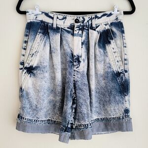 Closed Janie high rise wide pleated shorts in blue & off-white wash